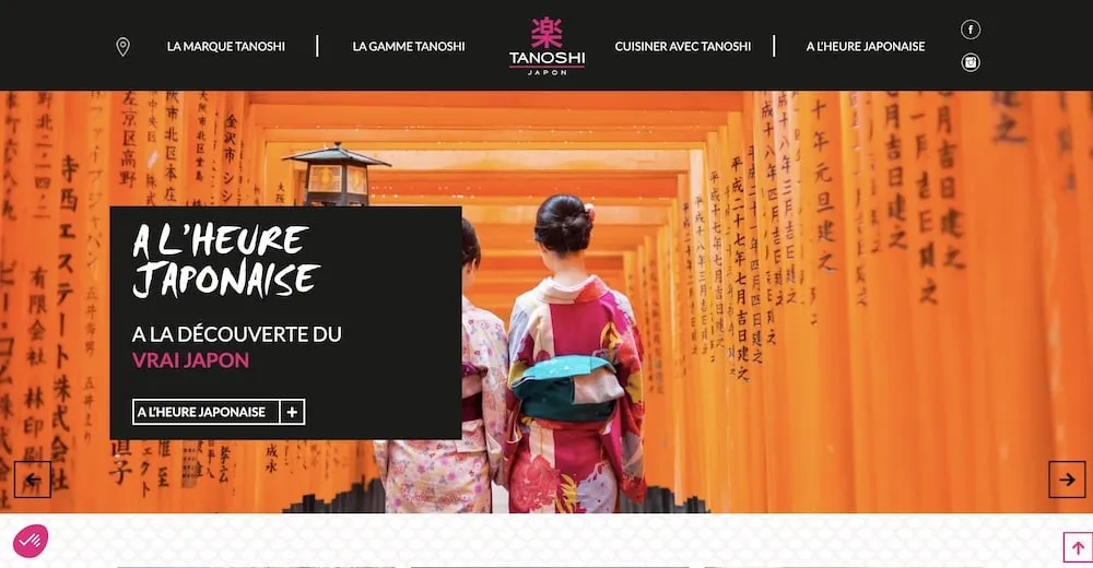 Page d'accueil du site Tanoshi : menu de la marque et bandeau « À l'heure japonaise » sur la photo de deux femmes en kimono sous des portiques orange