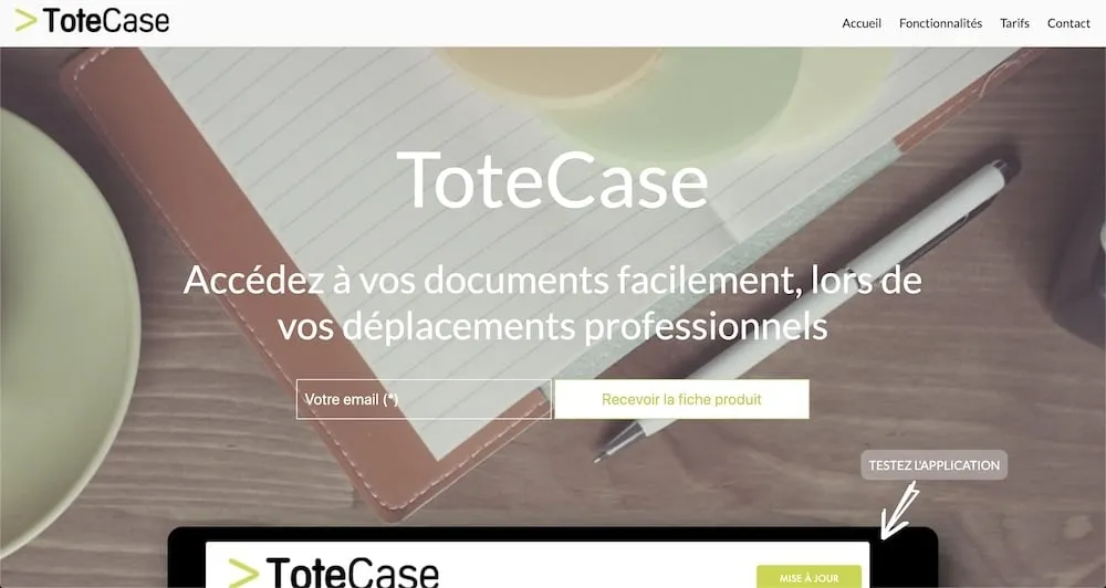 Page d'accueil de ToteCase : « Accédez à vos documents facilement, lors de vos déplacements professionnels », avec l'application affichée sur une tablette